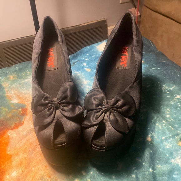 Hot Topic Shoes - Hot topic brand, black, platinum heels, peep toe with bow on top
